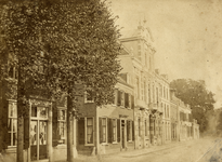 94768 Gezicht in de 1e Dorpsstraat te Zeist, uit het noordwesten; met in het midden het gemeentehuis (Wijk A, nr. 59), ...